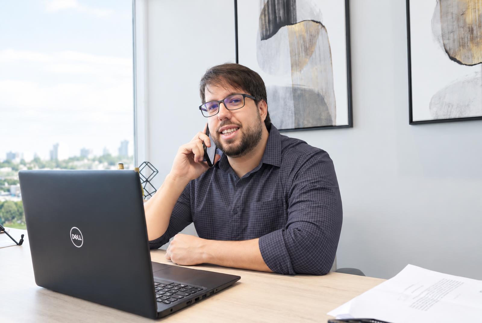 Contador da Conte Correto atendendo cliente